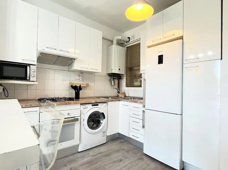 Apartamento Muy Luminoso Frente A Parque Joan Miro Barcelona