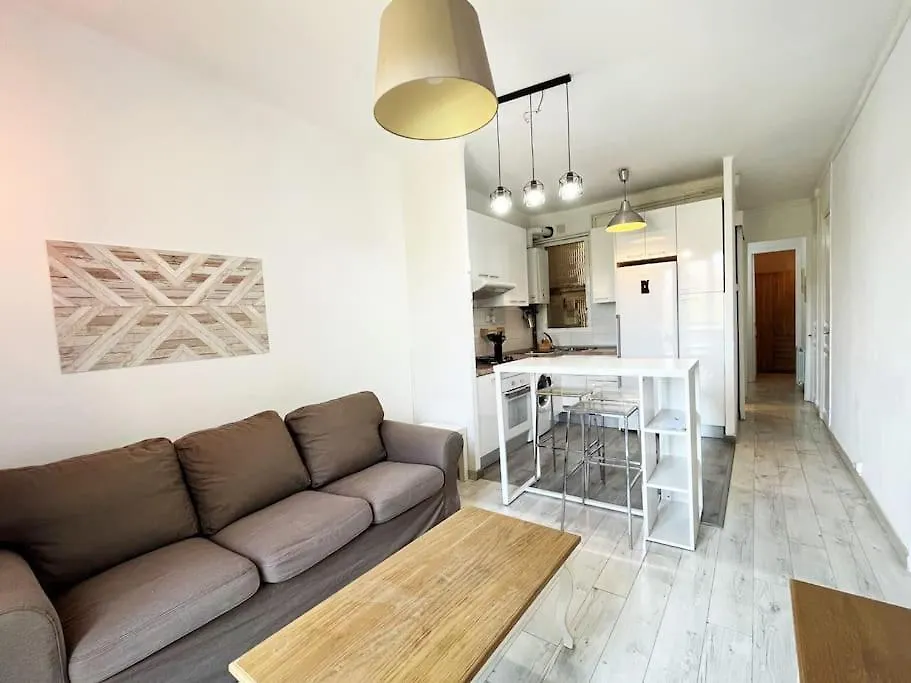 Apartamento Muy Luminoso Frente A Parque Joan Miro Barcelona Spain